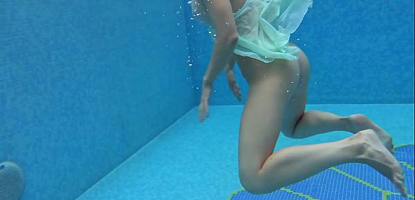  Sexiest petite teen Lizi Vogue swims naked in the pool